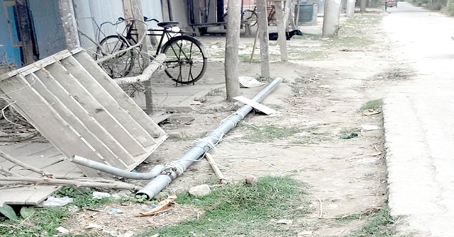  মনপুরায় সরকারি সোলার ল্যাম্পপোস্ট ভেঙ্গে ফেলেছে যুবলীগ সভাপতি