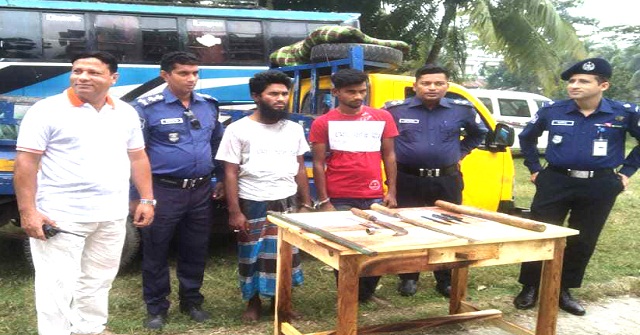 আমতলীতে ডাকাত দলের দুই সদস্য অস্ত্রসহ আটক