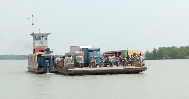 এমপি শম্ভু যাবেন, তাই আধঘণ্টা পর ছাড়ল ফেরি
