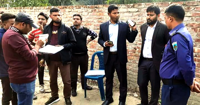 মঠবাড়িয়ায় অবৈধ গাড়ির বিরুদ্ধে প্রশাসনের অভিযান