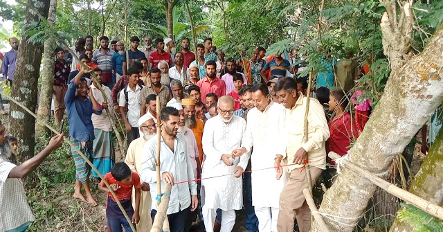 আমতলীতে কয়েক হাজার মানুষের চলাচলের জন্য বাঁশের সাঁকোর উদ্বোধন