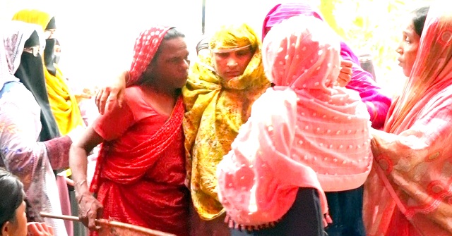একই পরিবারের নি*হ*ত ছয়জনের বাড়িতে চলছে শোকের মাতম