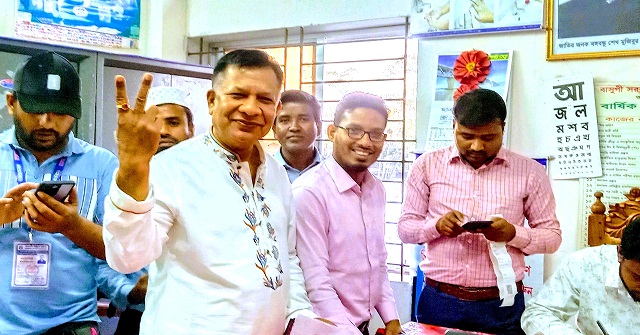 মেয়র পদে মতিয়ার রহমানের হ্যাটট্রিক বিজয় 