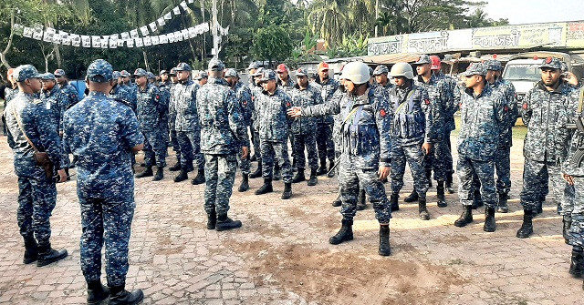 বরগুনায় পৌঁছাল নৌবাহিনীর পাঁচ শতাধিক সদস্য