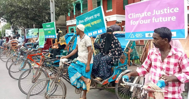 বরিশালে রিকসা শোভাযাত্রা অনুষ্ঠিত