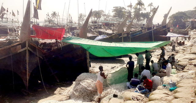 নদীতে মাছ ধরা নিষিদ্ধ, জেলে পাড়ায় হাহাকার 