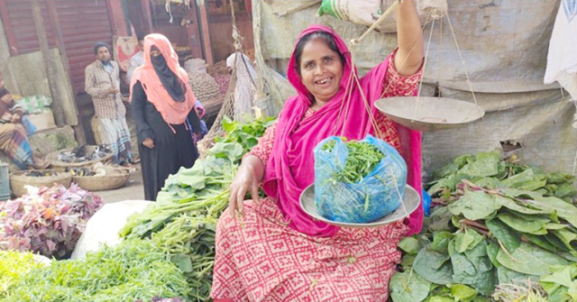 মেপে বিক্রি হচ্ছে কলাই শাক, কেজি ১২০ টাকা