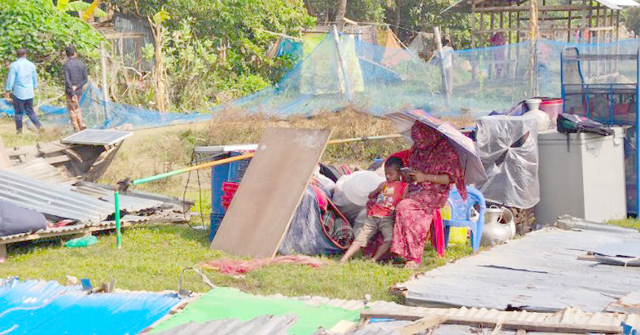 কুয়াকাটায় আকাশের নিচে আড়াই হাজার মানুষের বাস